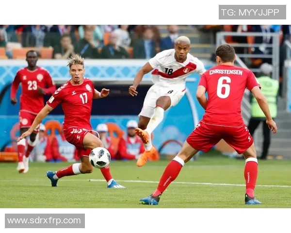 秘鲁与丹麦激战正酣最终比分定格在0比1的悬念中